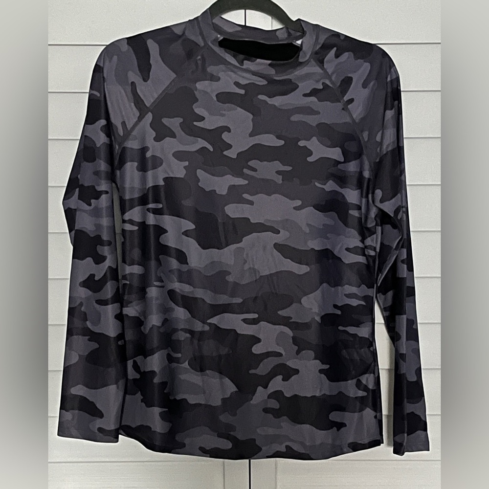NWT Women’s Daci Long Sleeve Athletic Shirt Size L
